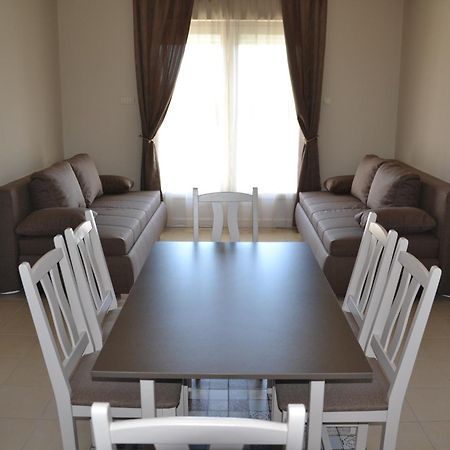 Ferienwohnung Aranyszarvas Panzio, Etterem Es Grillterasz Exterior foto