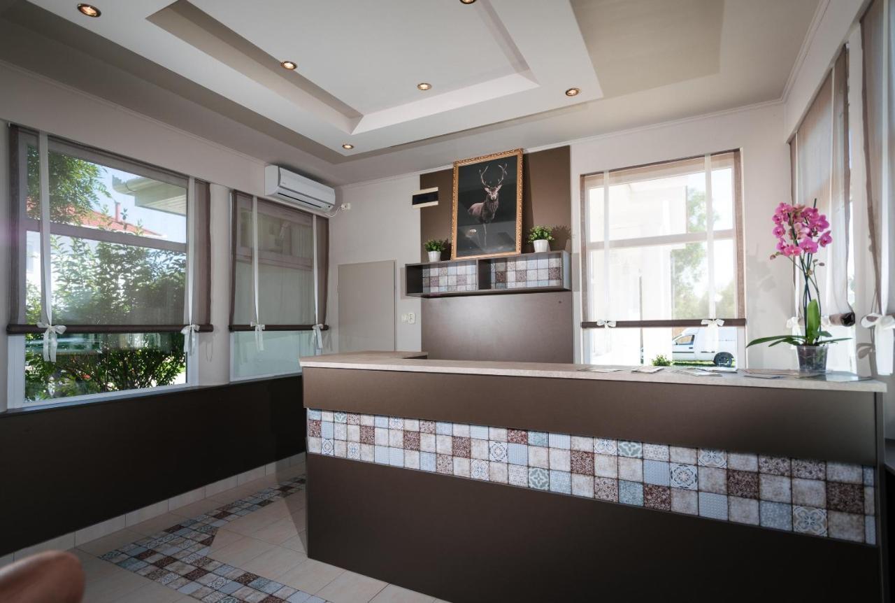 Ferienwohnung Aranyszarvas Panzio, Etterem Es Grillterasz Exterior foto