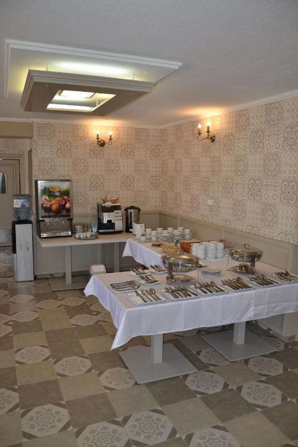 Ferienwohnung Aranyszarvas Panzio, Etterem Es Grillterasz Exterior foto