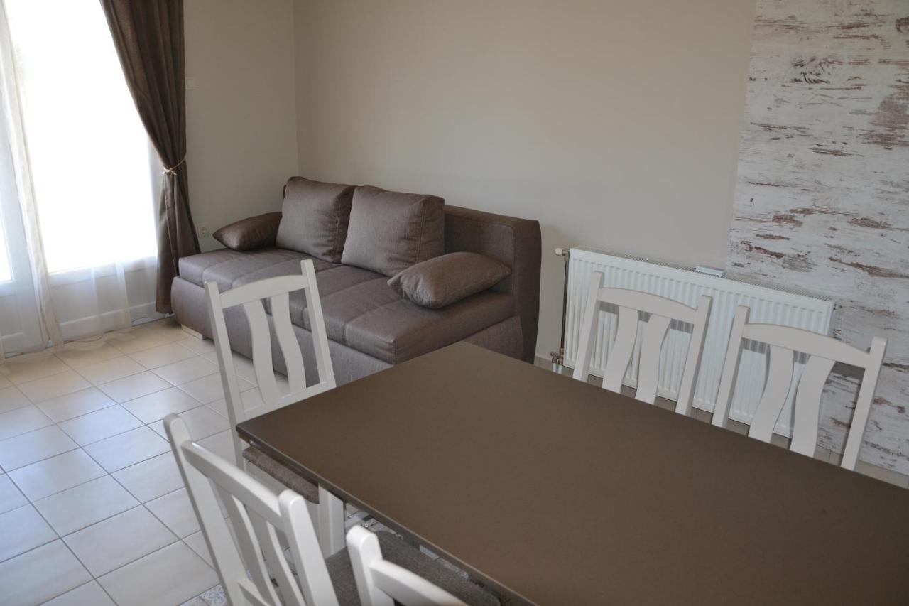 Ferienwohnung Aranyszarvas Panzio, Etterem Es Grillterasz Exterior foto
