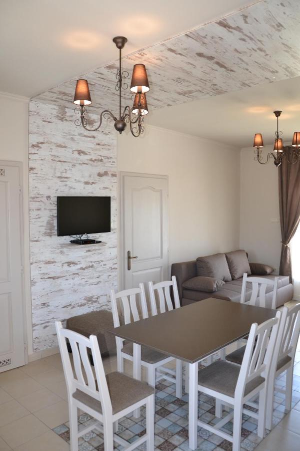 Ferienwohnung Aranyszarvas Panzio, Etterem Es Grillterasz Exterior foto