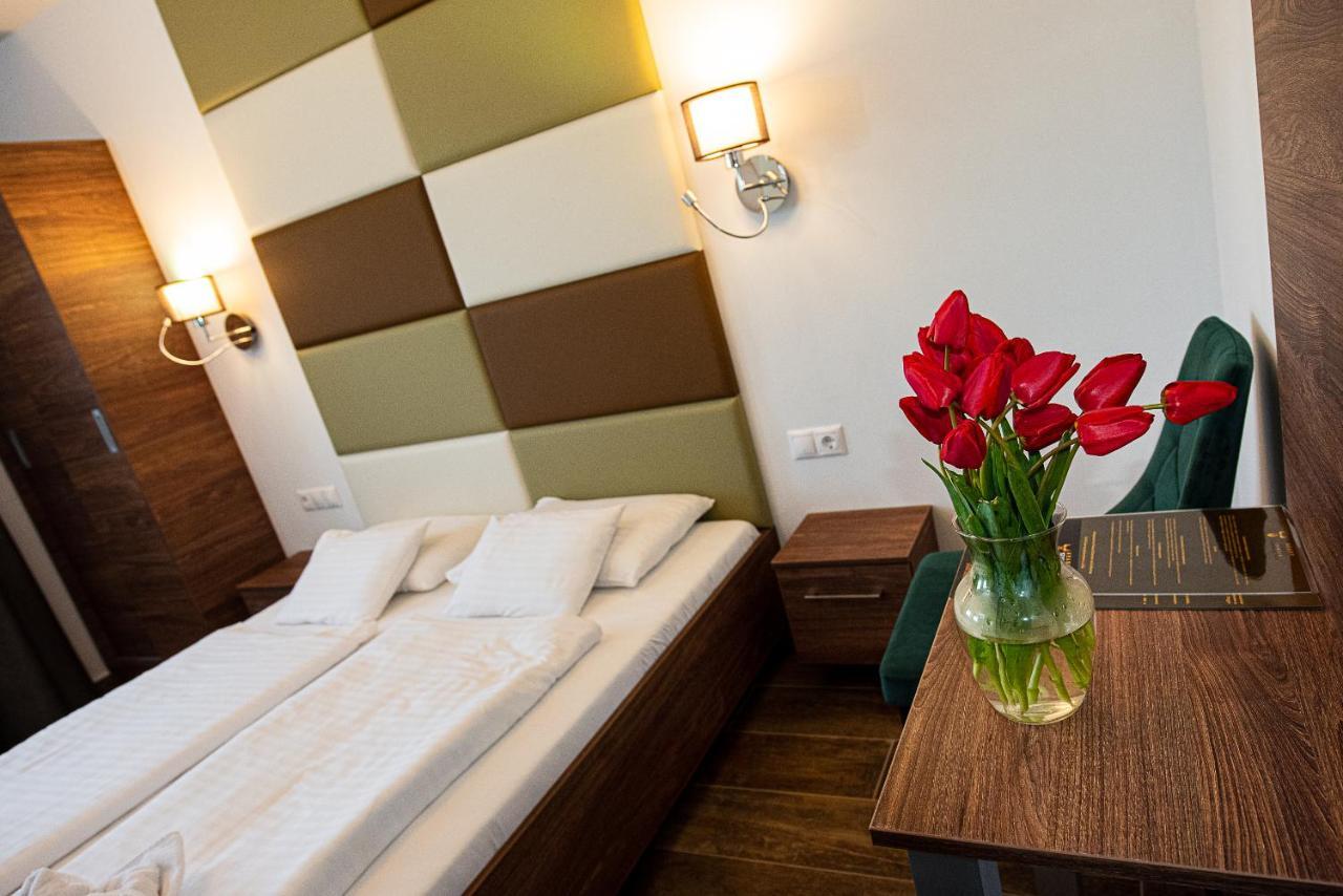 Ferienwohnung Aranyszarvas Panzio, Etterem Es Grillterasz Exterior foto