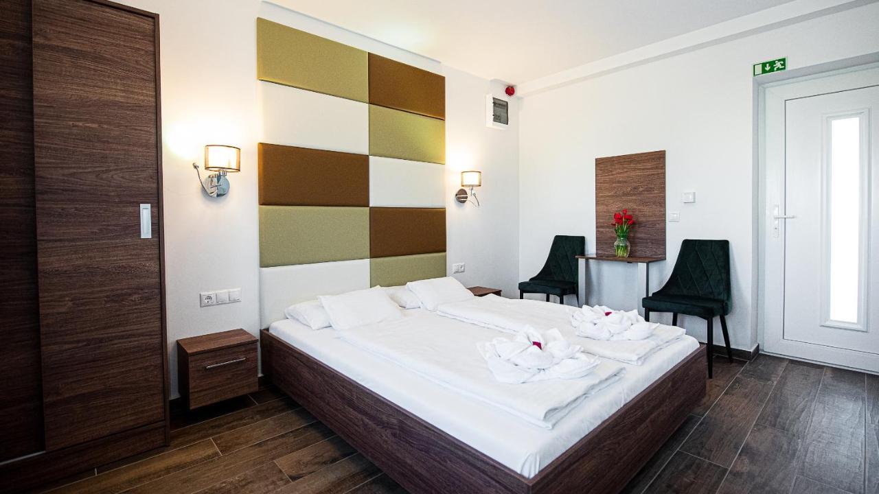 Ferienwohnung Aranyszarvas Panzio, Etterem Es Grillterasz Exterior foto