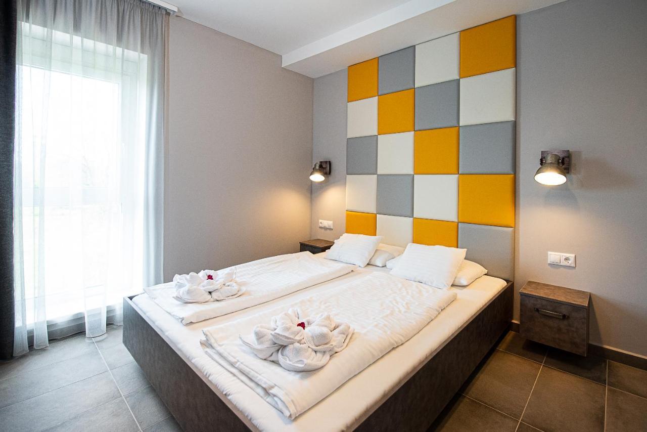 Ferienwohnung Aranyszarvas Panzio, Etterem Es Grillterasz Exterior foto